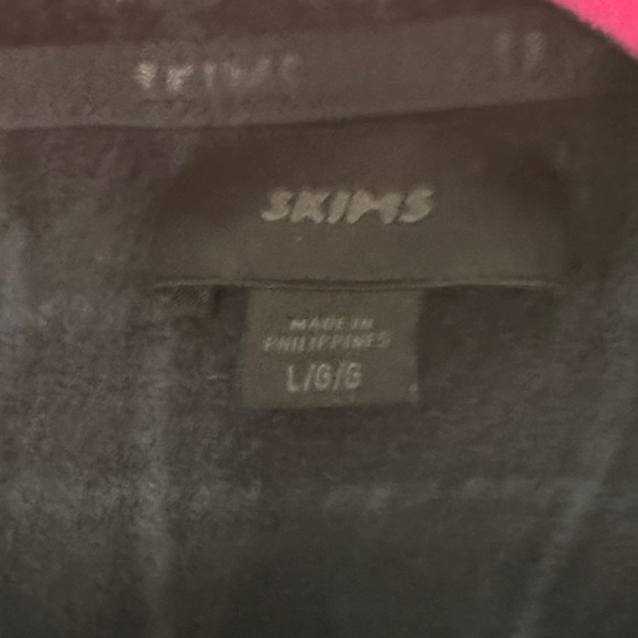 SKIMS Plaid lounge set - Picture 3 of 11